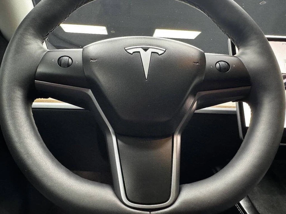 2024 Tesla Model Y - Image 23 of 31
