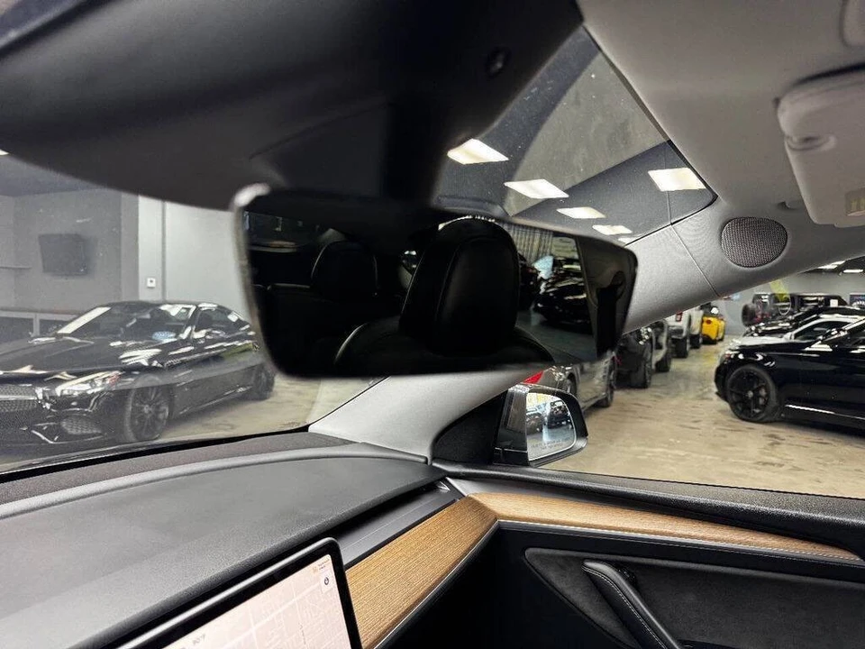 2024 Tesla Model Y - Image 28 of 31