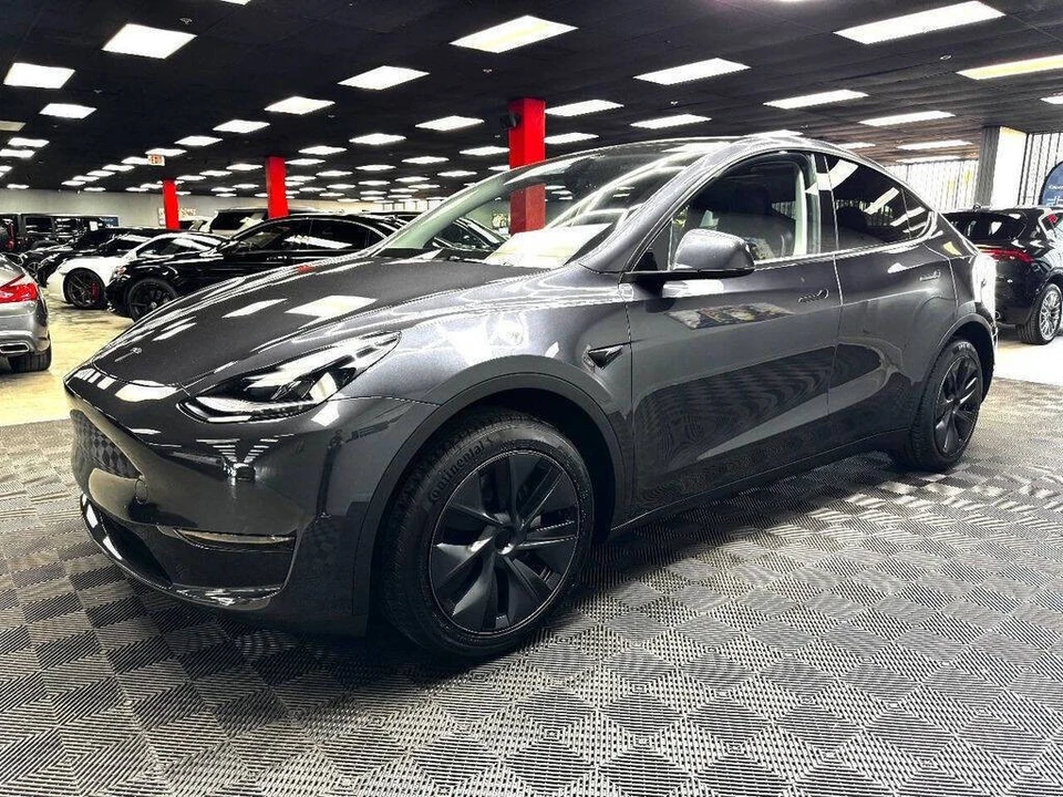 2024 Tesla Model Y - Image 8 of 31