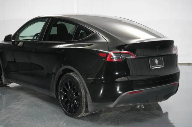 2024 Tesla Model Y - Image 17 of 21