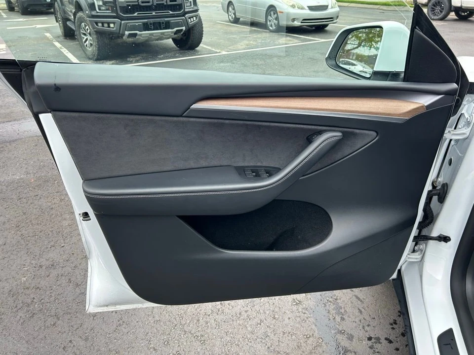 2024 Tesla Model Y - Image 16 of 19