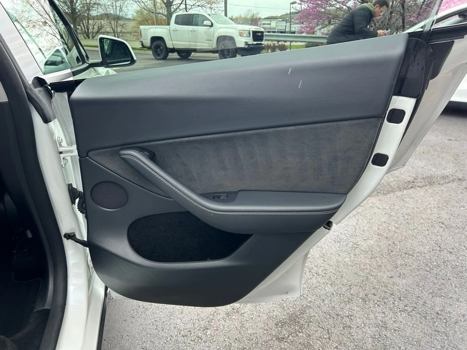 2024 Tesla Model Y - Image 9 of 19