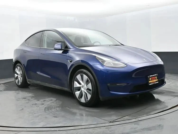 2024 Tesla Model Y - Image 2 of 12