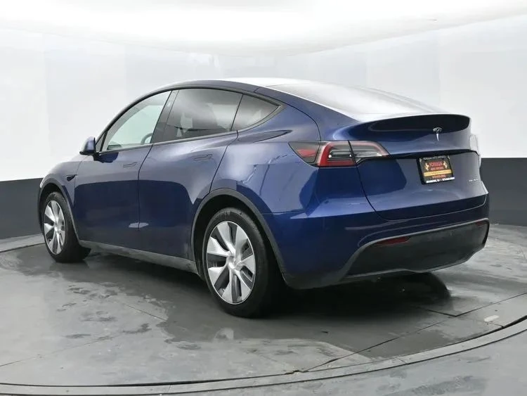 2024 Tesla Model Y - Image 9 of 12