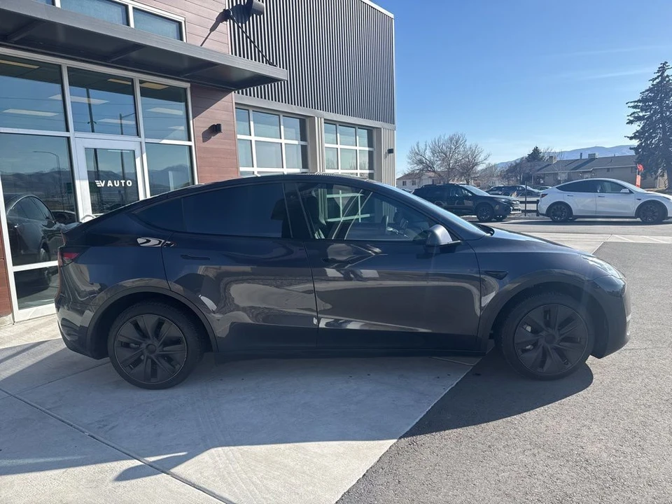 2024 Tesla Model Y - Image 9 of 21