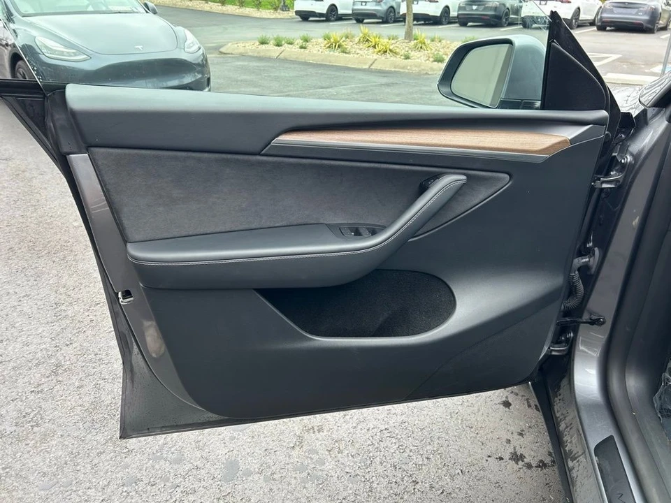 2024 Tesla Model Y - Image 14 of 17