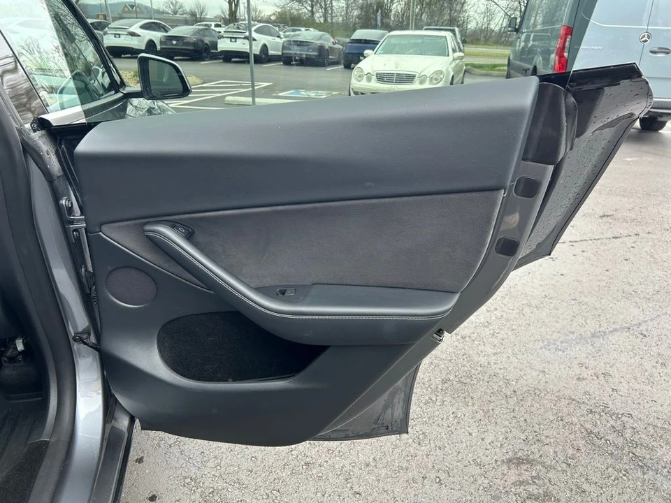 2024 Tesla Model Y - Image 8 of 17