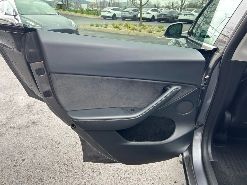 2024 Tesla Model Y - Image 12 of 17