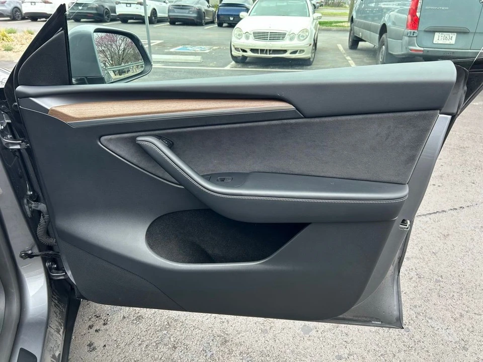 2024 Tesla Model Y - Image 10 of 17
