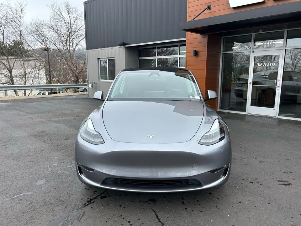 2024 Tesla Model Y - Image 2 of 17