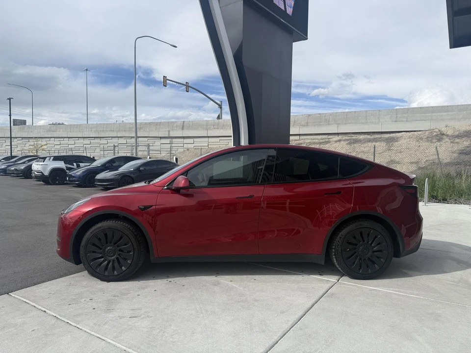 2024 Tesla Model Y - Image 5 of 27