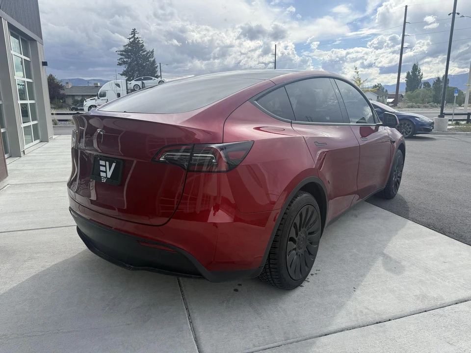 2024 Tesla Model Y - Image 8 of 27