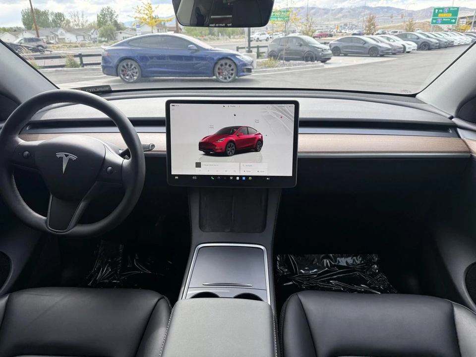 2024 Tesla Model Y - Image 21 of 27