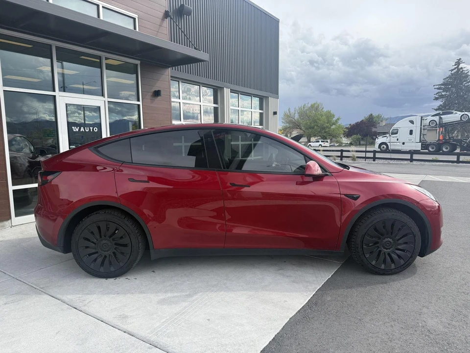 2024 Tesla Model Y - Image 9 of 27