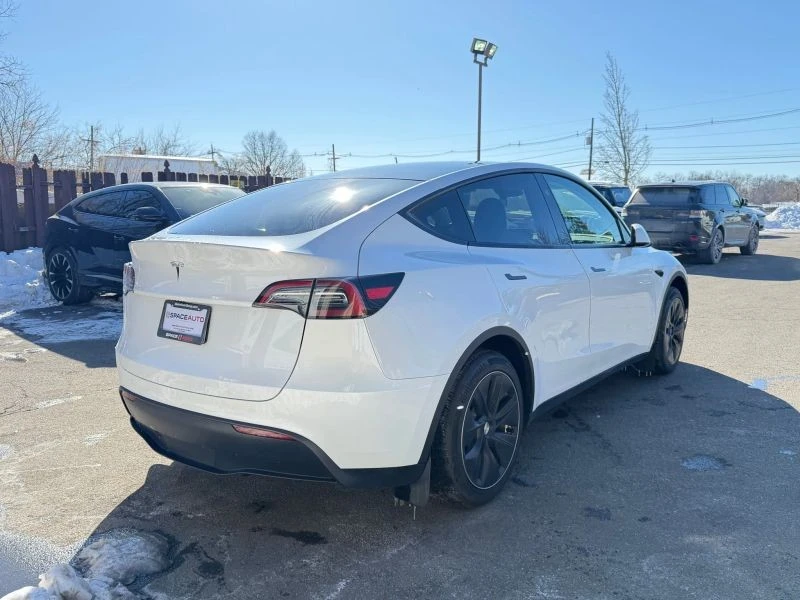 2024 Tesla Model Y - Image 5 of 12