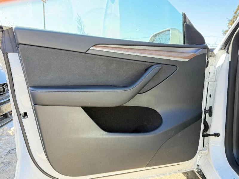2024 Tesla Model Y - Image 9 of 12
