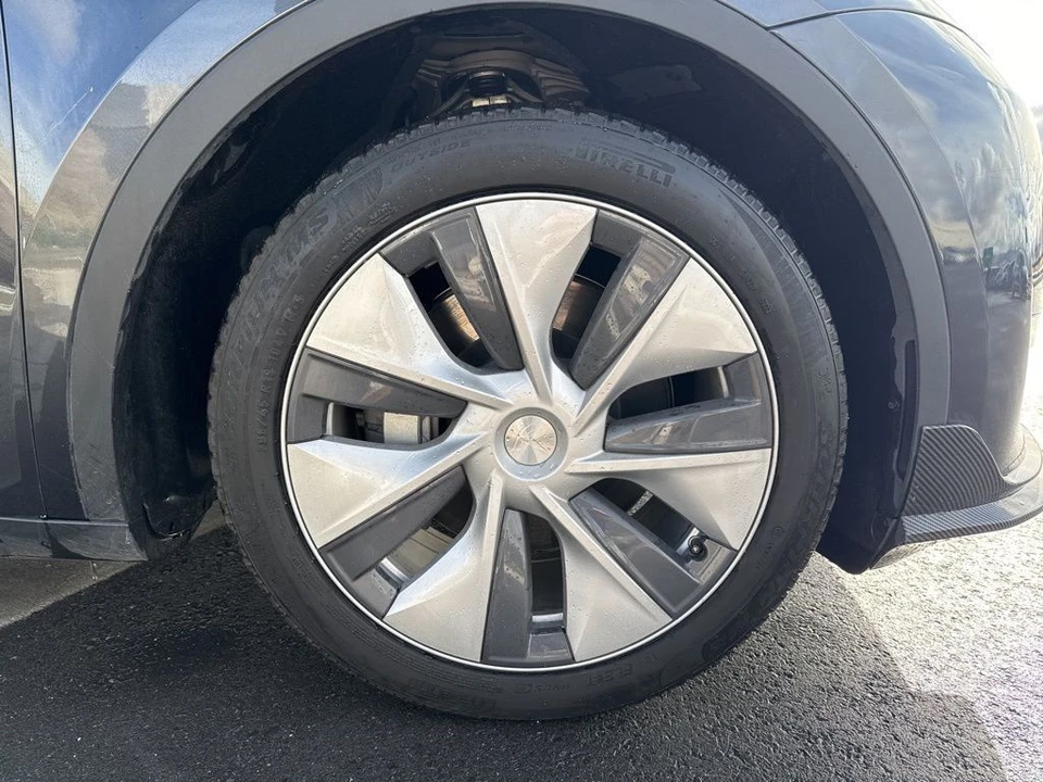 2024 Tesla Model Y - Image 9 of 21