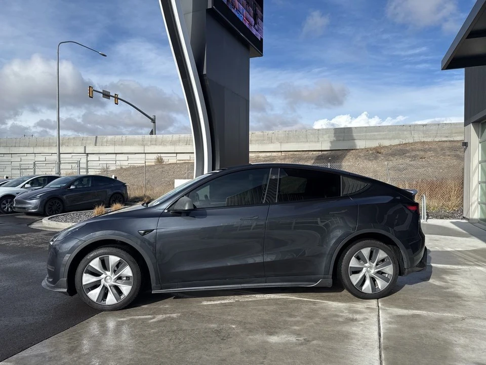 2024 Tesla Model Y - Image 5 of 21