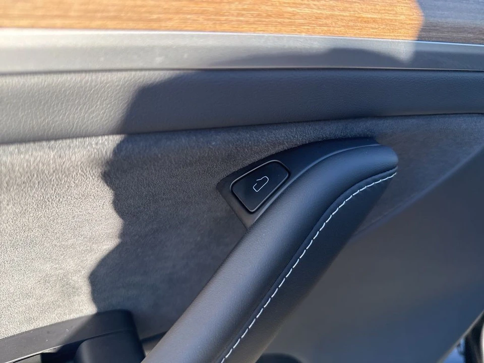 2024 Tesla Model Y - Image 12 of 21