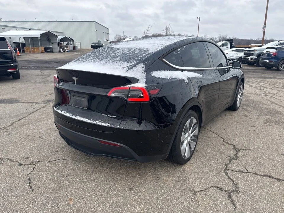 2024 Tesla Model Y - Image 3 of 6