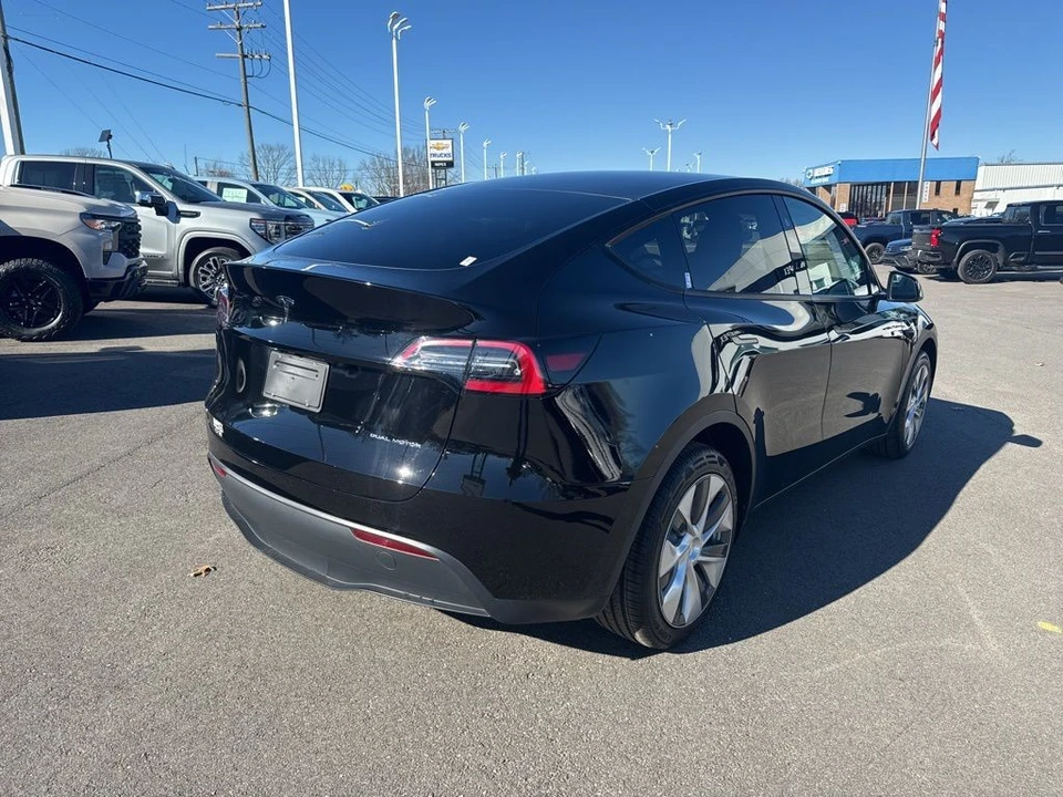 2024 Tesla Model Y - Image 5 of 12