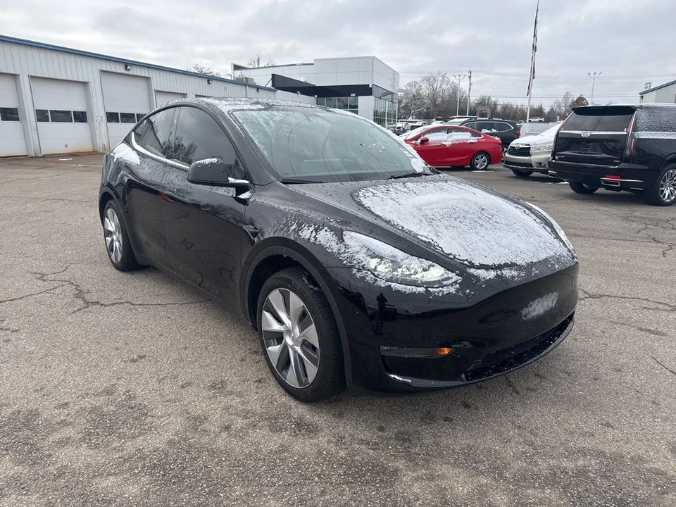 2024 Tesla Model Y - Image 4 of 6