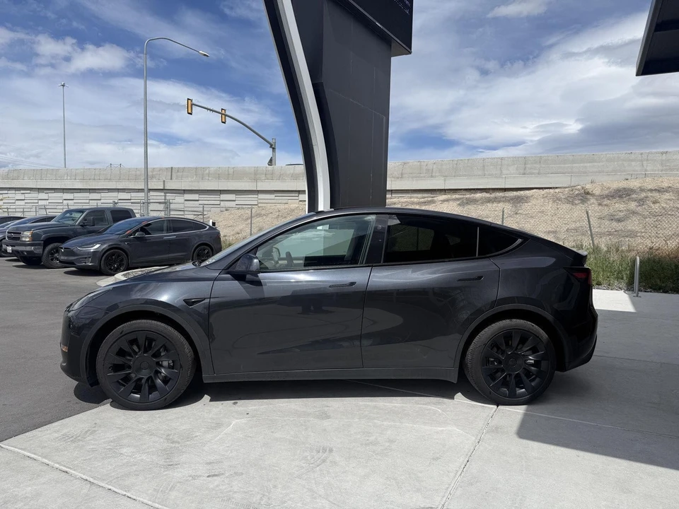 2024 Tesla Model Y - Image 4 of 25