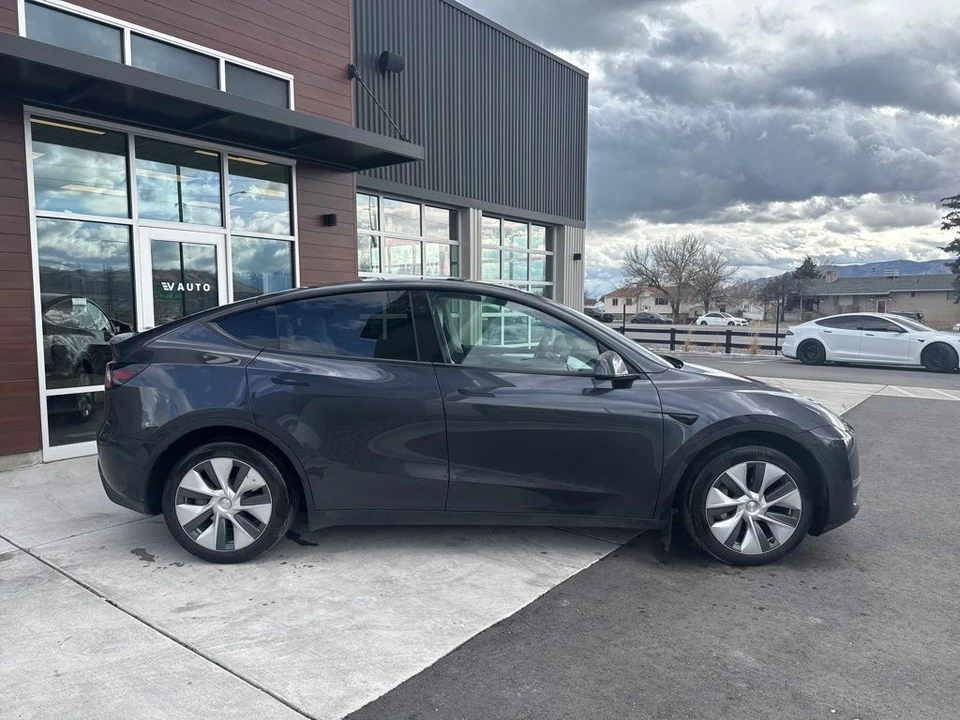 2024 Tesla Model Y - Image 9 of 21