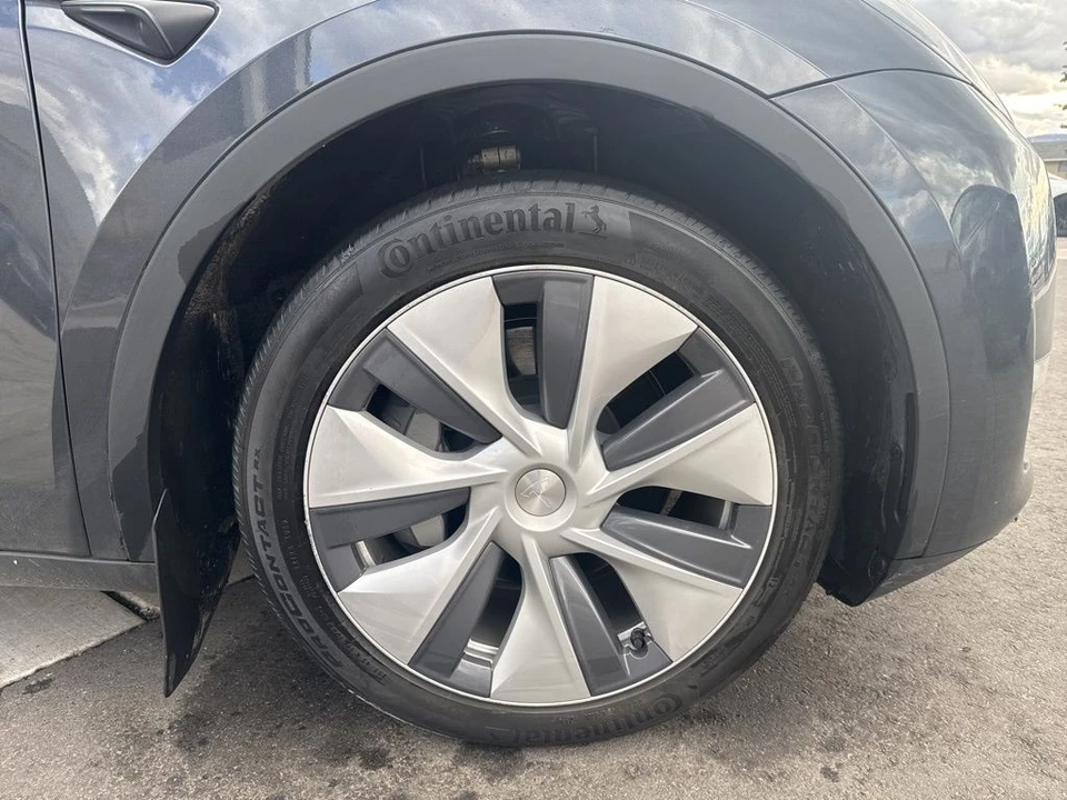 2024 Tesla Model Y - Image 10 of 21