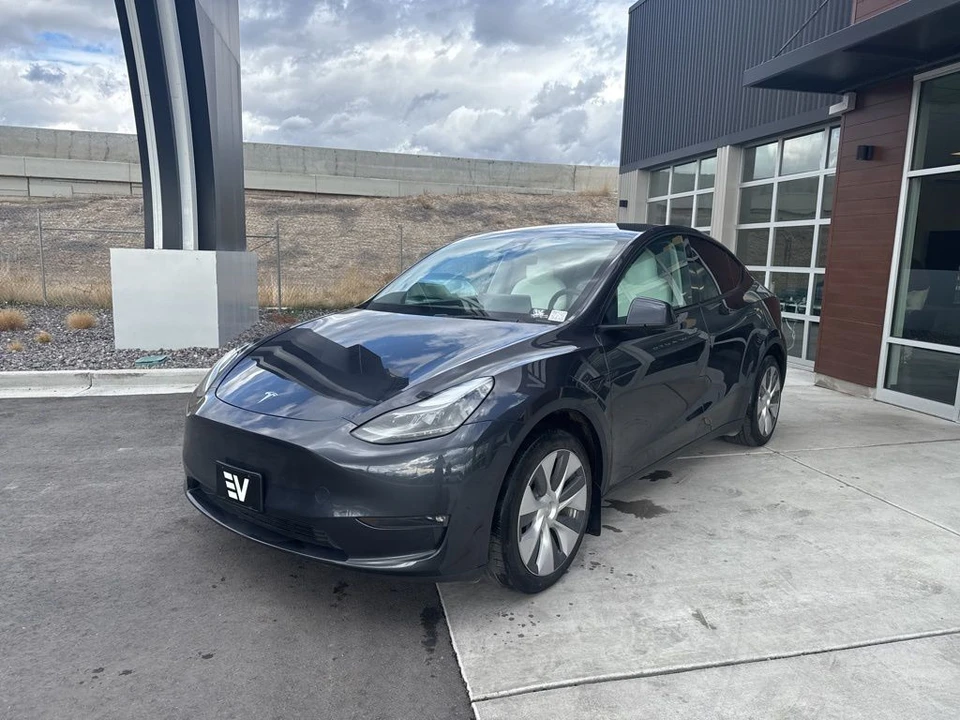 2024 Tesla Model Y - Image 4 of 21
