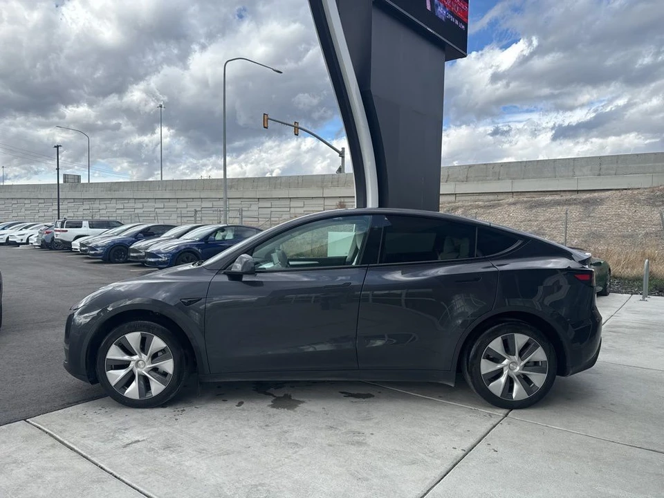 2024 Tesla Model Y - Image 5 of 21