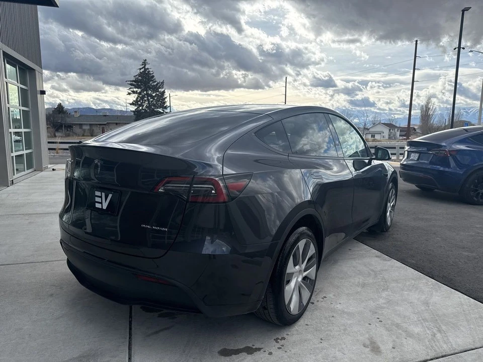 2024 Tesla Model Y - Image 8 of 21