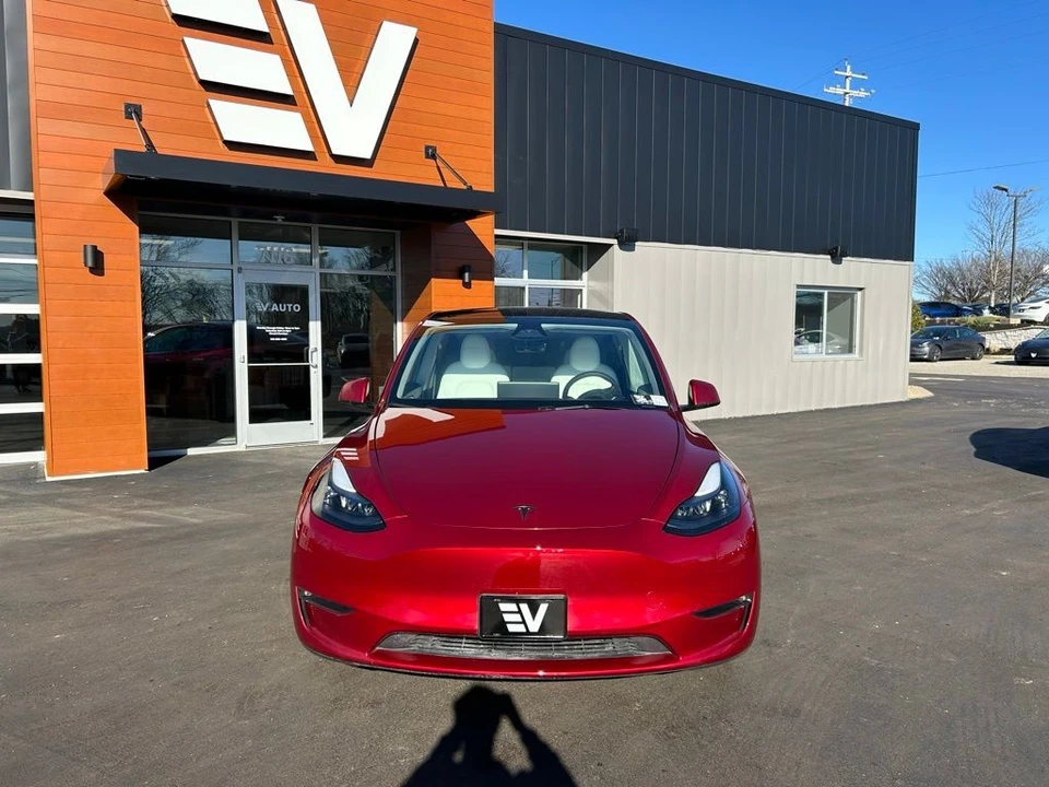 2024 Tesla Model Y - Image 2 of 17