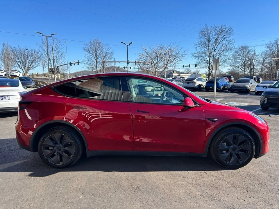 2024 Tesla Model Y - Image 4 of 17
