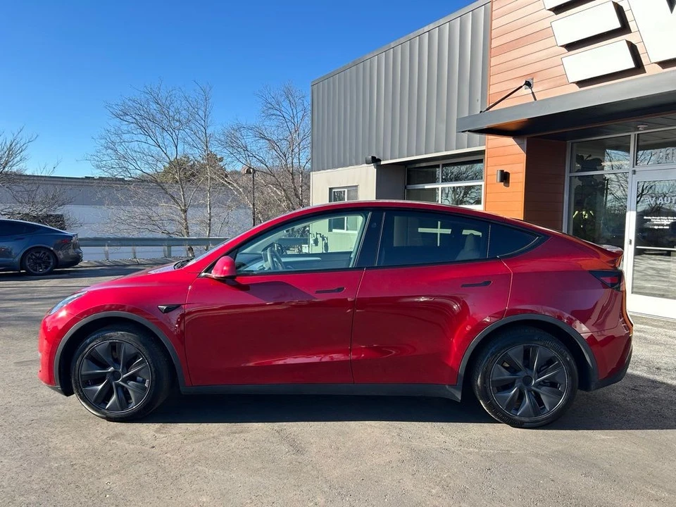 2024 Tesla Model Y - Image 5 of 17