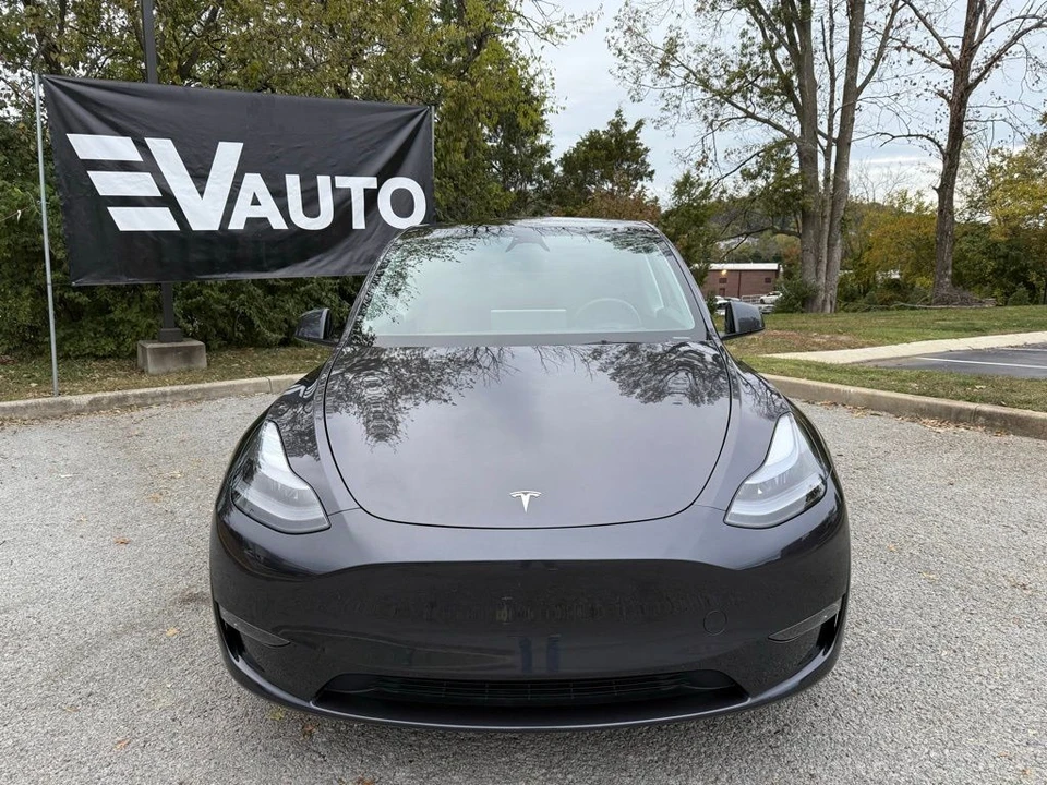 2024 Tesla Model Y - Image 2 of 11