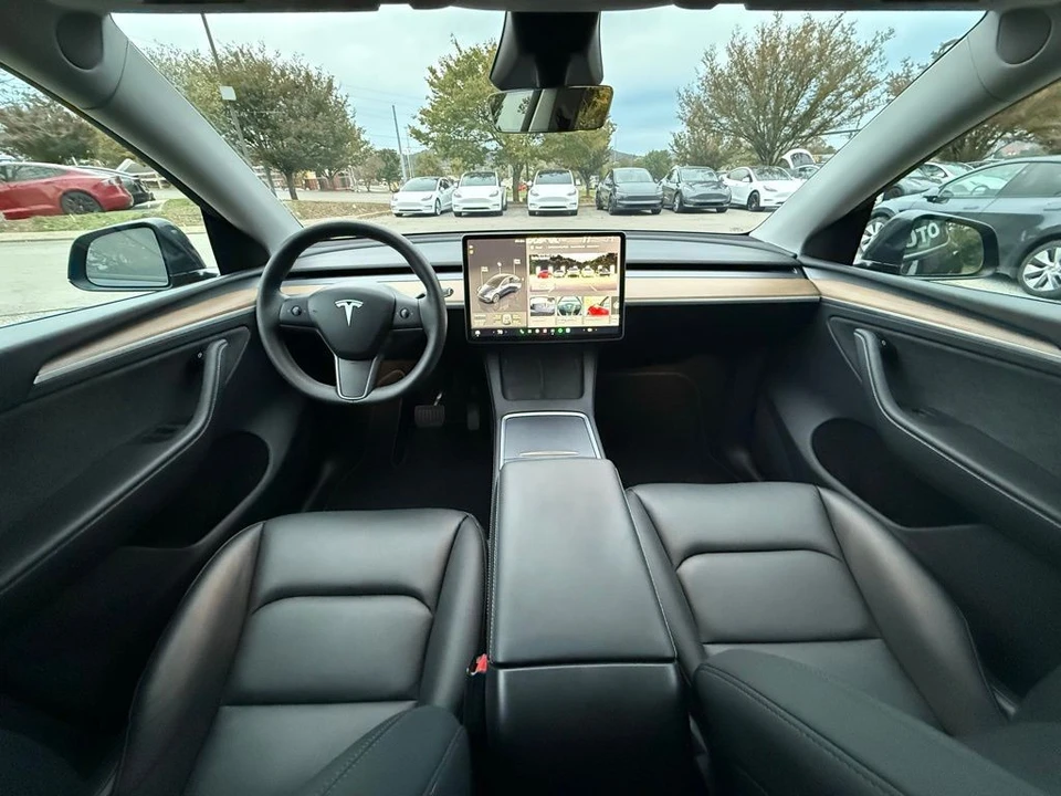 2024 Tesla Model Y - Image 8 of 11