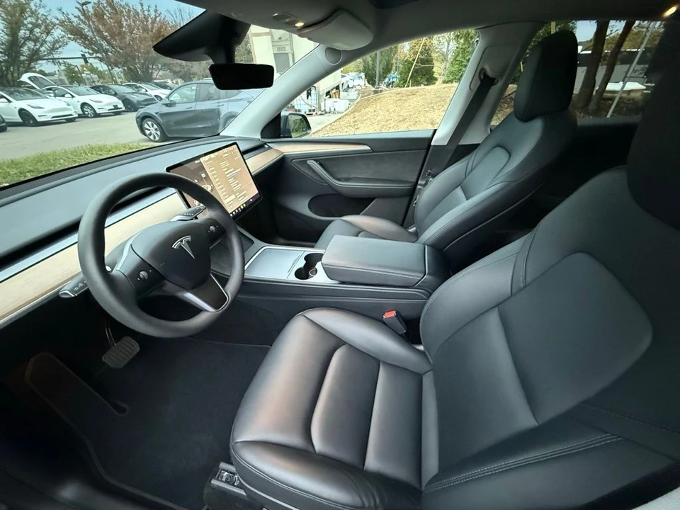 2024 Tesla Model Y - Image 9 of 11