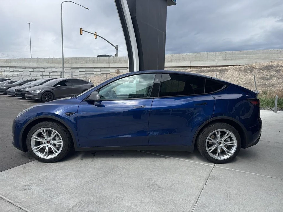2024 Tesla Model Y - Image 5 of 27