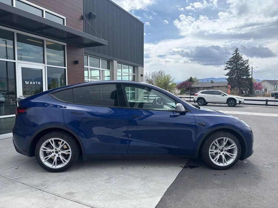 2024 Tesla Model Y - Image 9 of 21