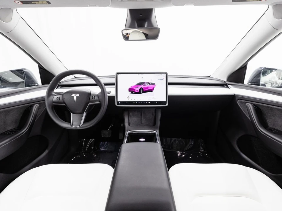2024 Tesla Model Y - Image 18 of 21