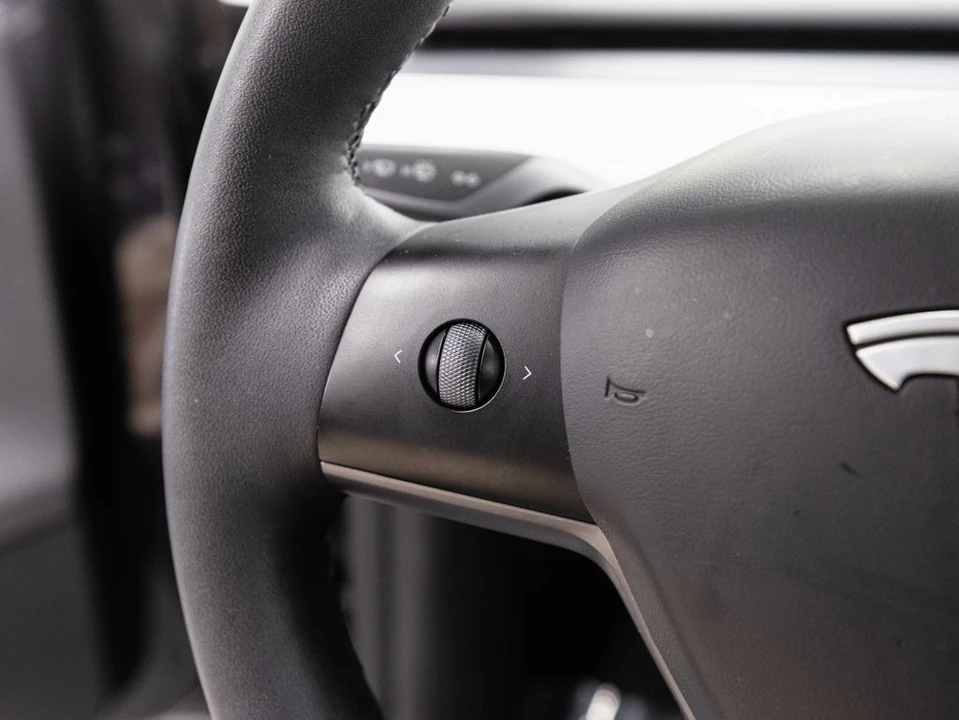 2024 Tesla Model Y - Image 9 of 21