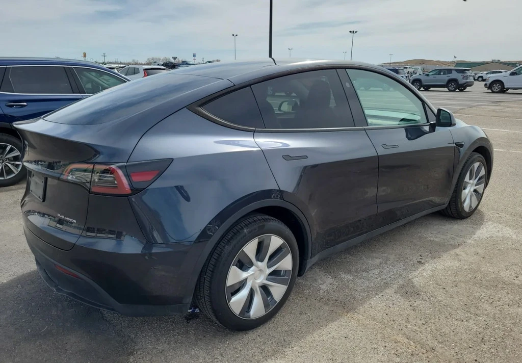 2024 Tesla Model Y - Image 2 of 10