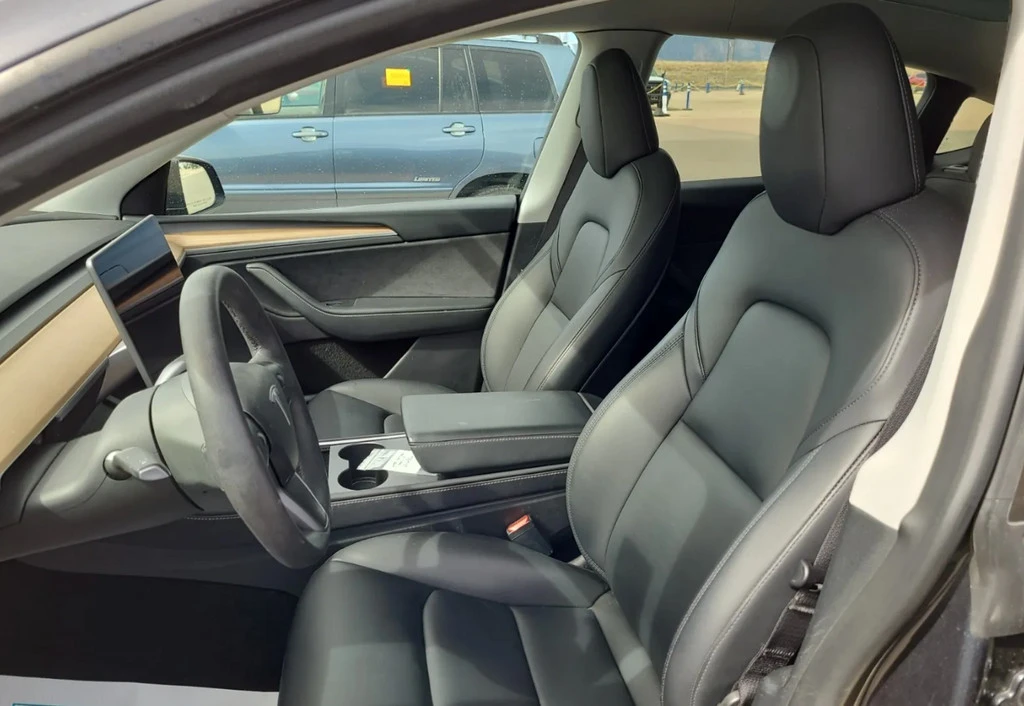 2024 Tesla Model Y - Image 4 of 10