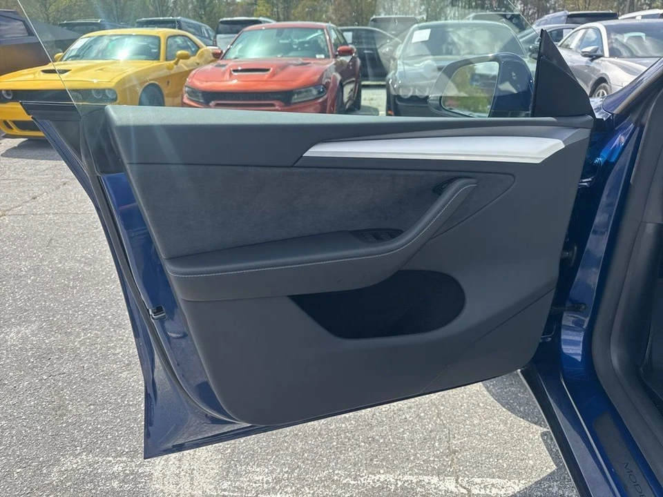 2024 Tesla Model Y - Image 28 of 31