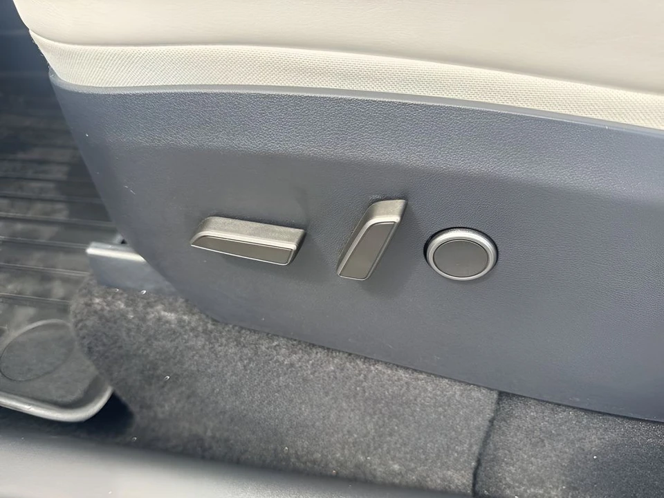 2024 Tesla Model Y - Image 10 of 31