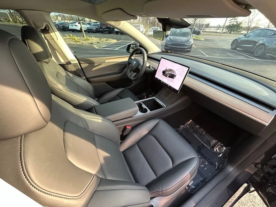2024 Tesla Model Y - Image 11 of 17