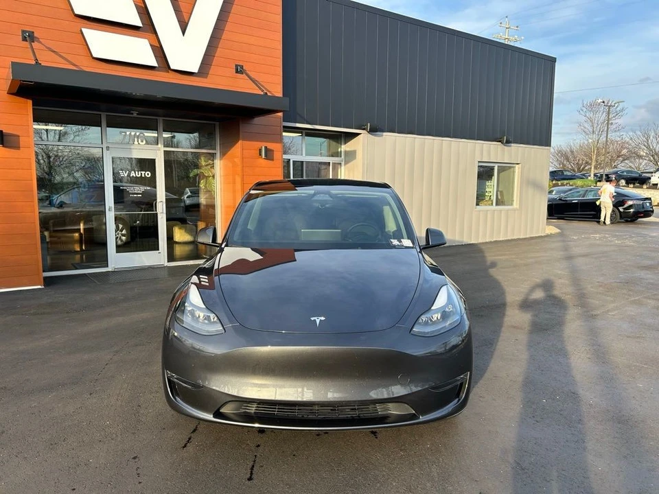 2024 Tesla Model Y - Image 2 of 17