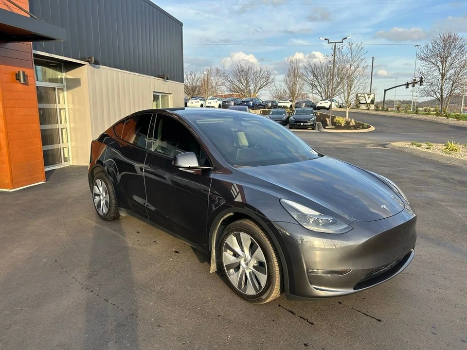 2024 Tesla Model Y - Image 3 of 17
