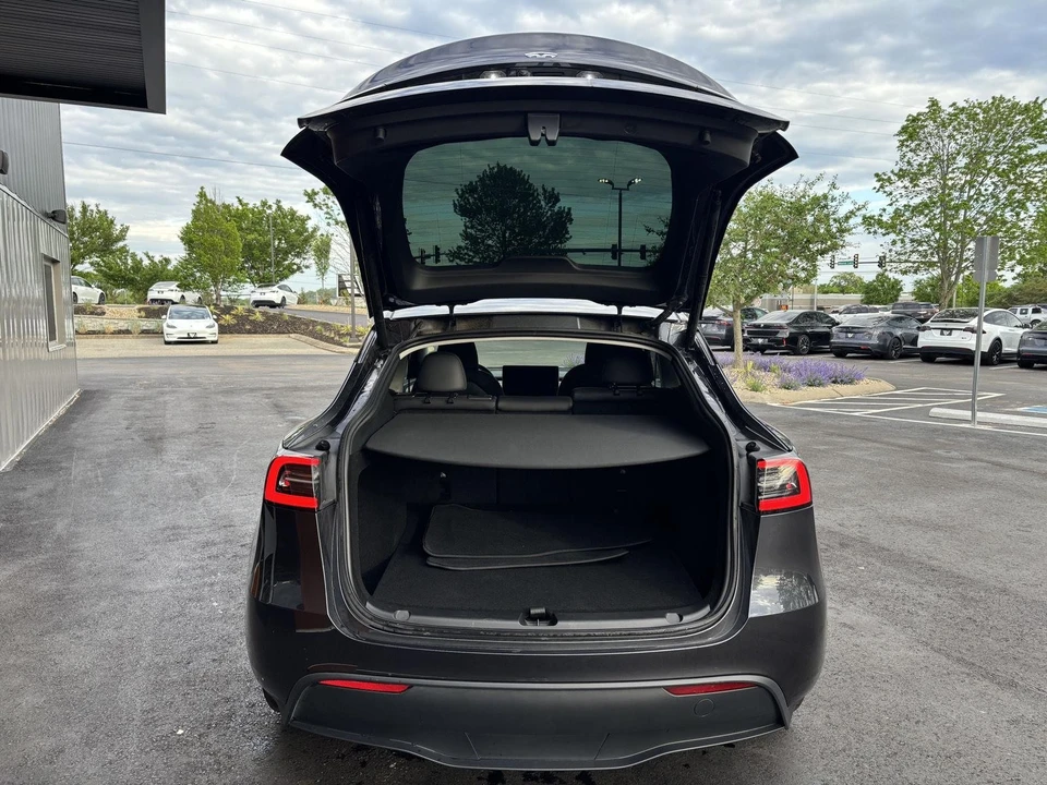 2024 Tesla Model Y - Image 8 of 18